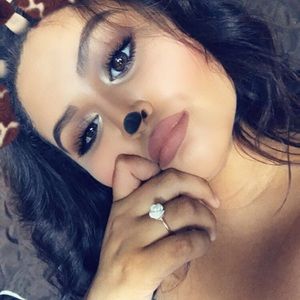 Meet your Posher, Danielle